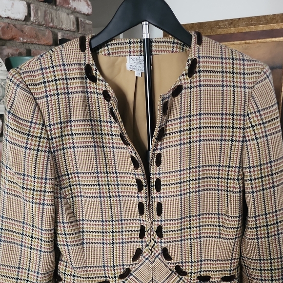 Vintage Valentino Boutique Plaid Blazer Black Velvet Trim Made in Italy Designer - Picture 2 of 11